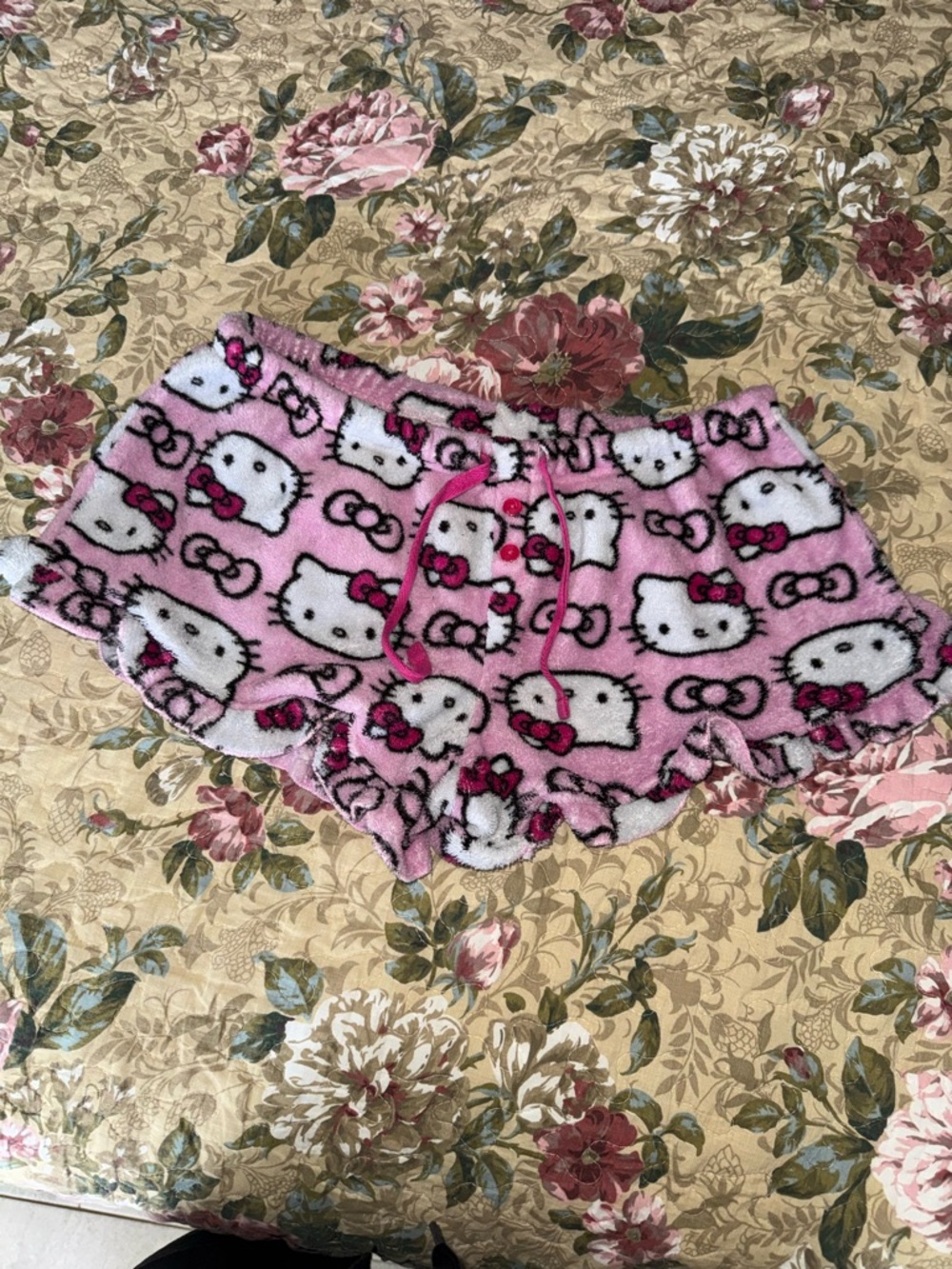 Hello Kitty Pink Fleece Ruffle Lounge Shorts size medium!💗